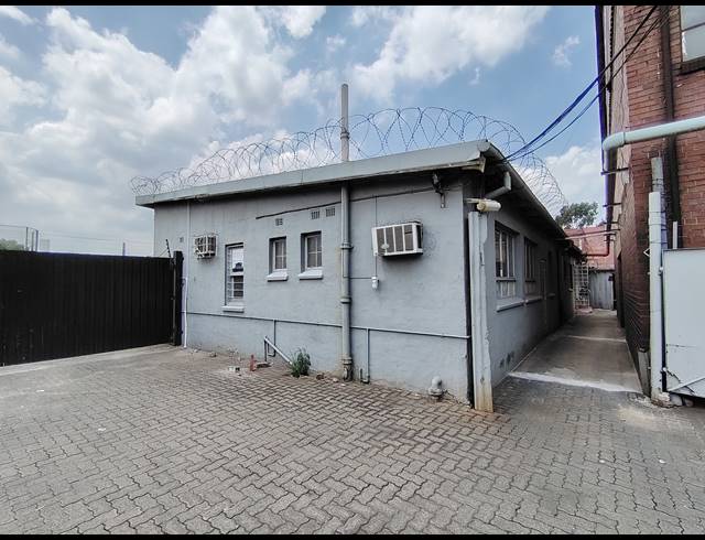 700M² WAREHOUSE TO LET IN DRIEHOEK